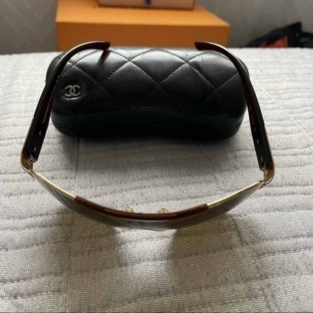 CHANEL Vintage THE 1999 Sunglasses - Picture 4 of 16